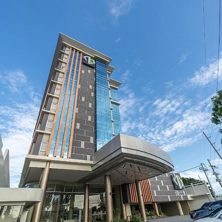 Zuri Hotel Iloilo City Exterior photo