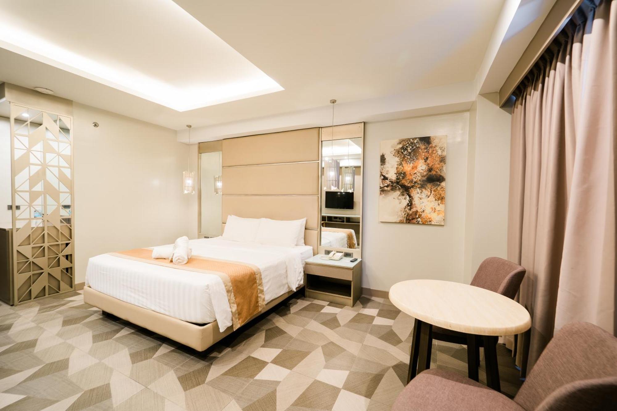 Zuri Hotel Iloilo City Exterior photo